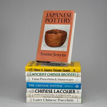 BÖCKER, åtta stycken, Kinesiskt, Japansk och Koreanskt, 1900-talets andra hälft.