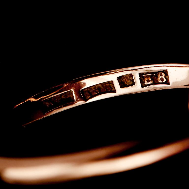 RING, 18 k guld, 1931, med markasiter och pärla. Total vikt ca 6 g.