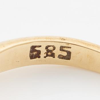 Ring 14K gold with brilliant-cut diamonds.