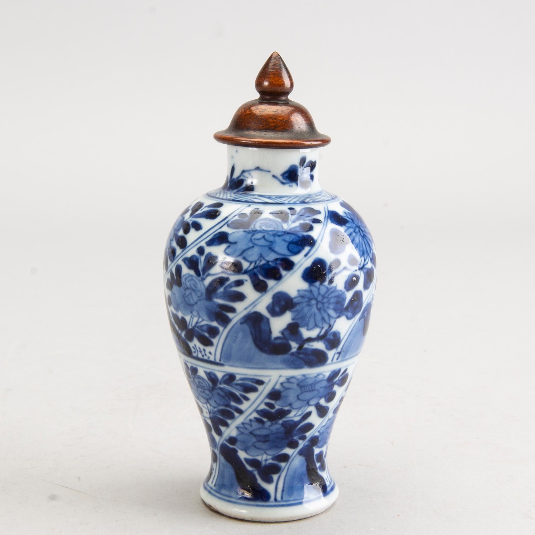 A set of three Chinese Kangxi/Kangxi-style and Qianlong cups, a saucers and a vase 18th/19th century porcelain.