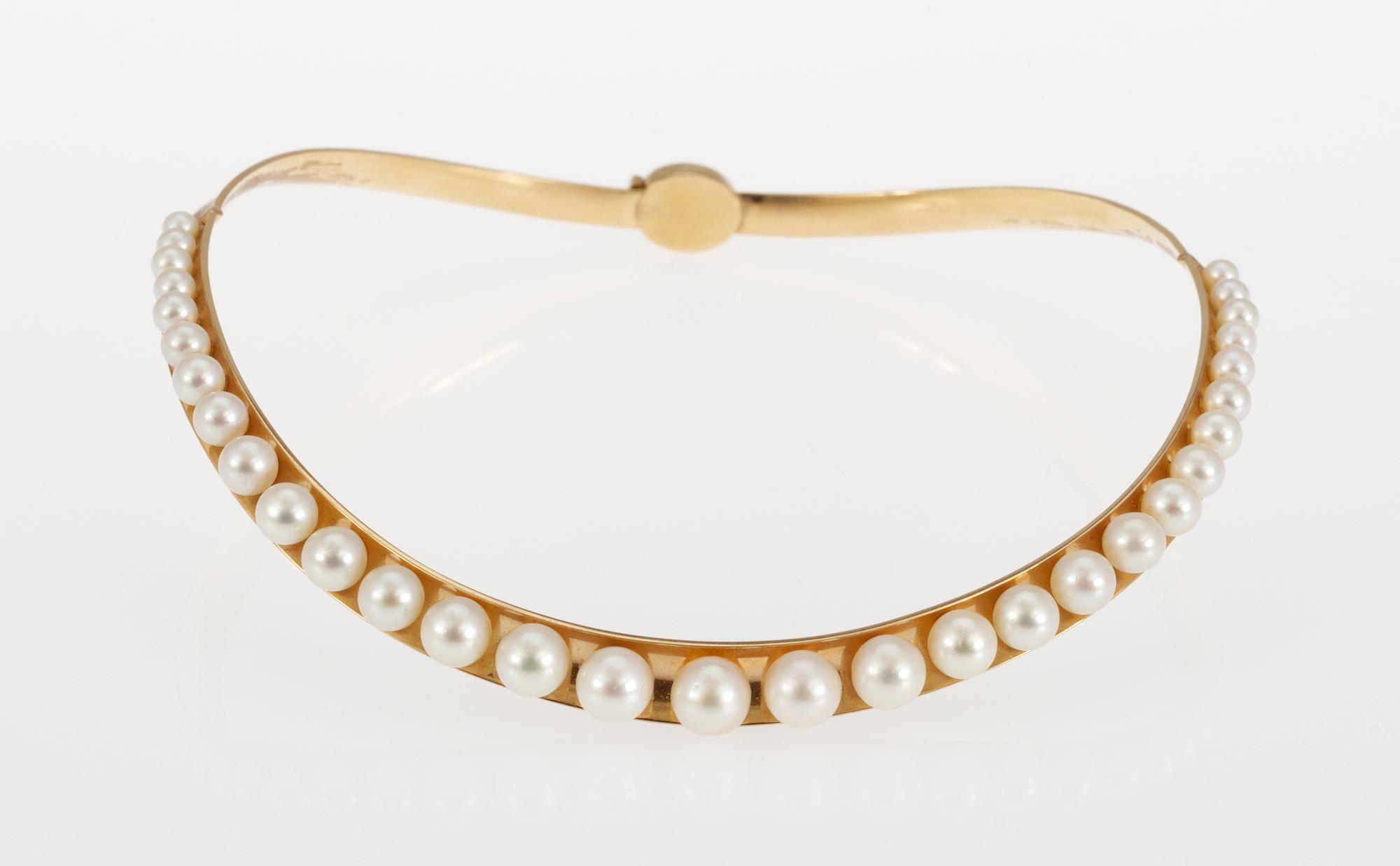 COLLIER, odlade pärlor och ametist lås. Vikt 51,2 gr.