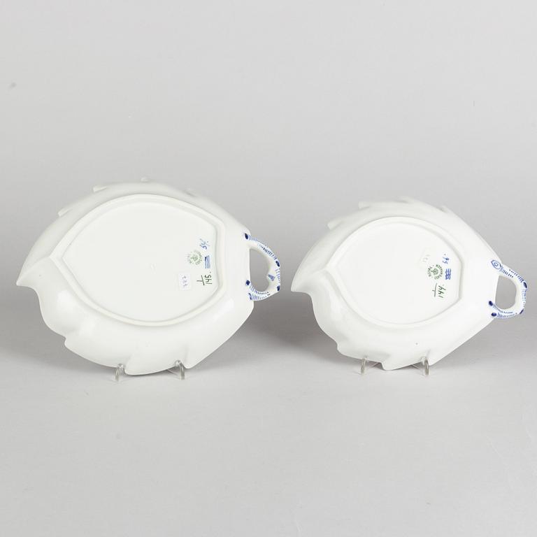 Two 'Blue Fluted Plain' porcelain 'leaf' dishes, Royal Copenhagen, model 144 and 145, 1898-1923.