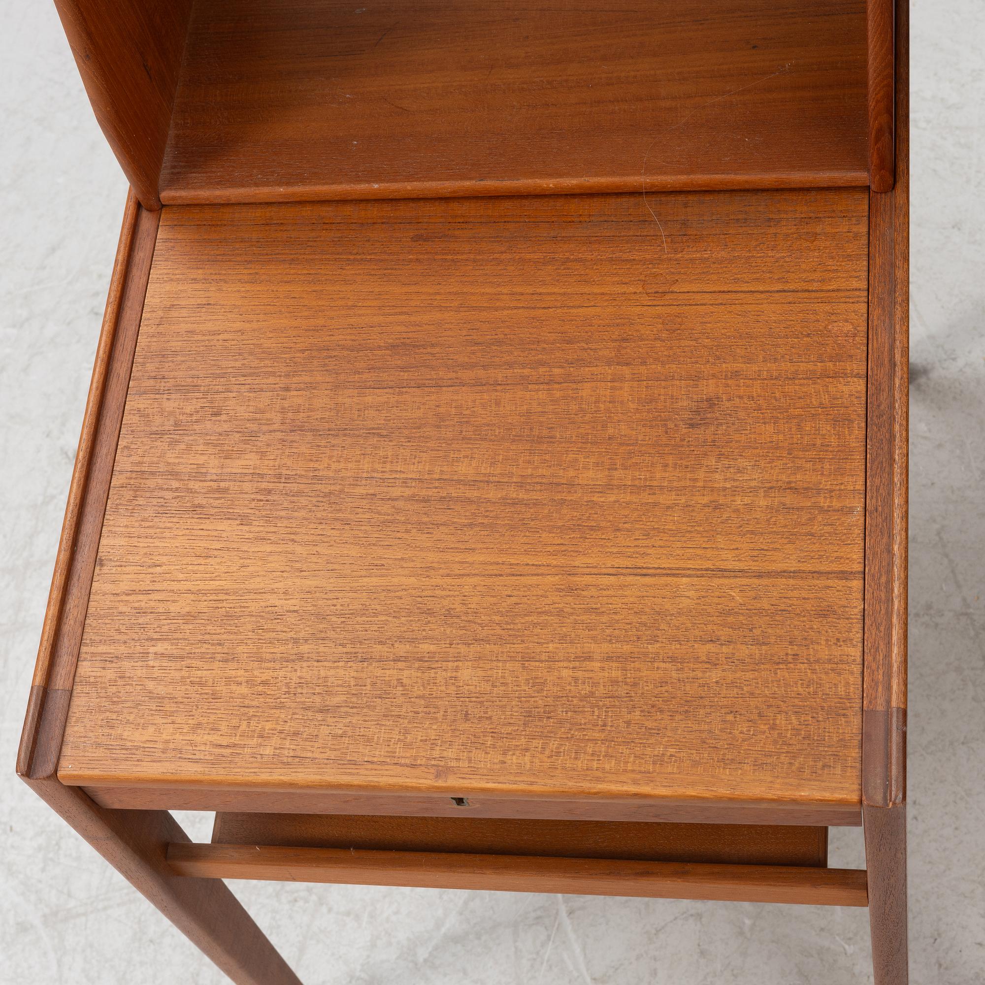 Sven Engström & Gunnar Myrstrand, a pair of 'Dixie' bedside tables with shelf, Tingströms 1950s/60s.