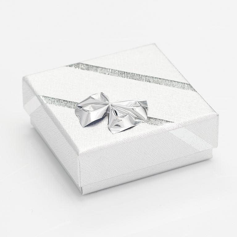 A 14K gold ring with a ca. 0.10 ct diamond. Finland 1993.