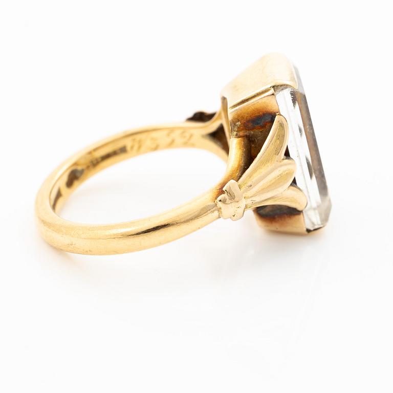Ring guld med bergkristall.