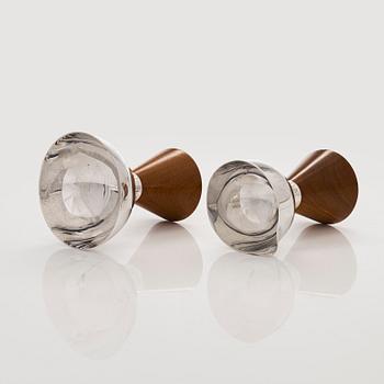 Anna-Greta Eker, Sokerikko ja kermakko, hopeaa ja mahonkia, Auran Kultaseppä oy, Turku 1965.