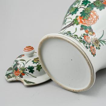 LOCKURNA, porslin Kina, 1900-tal.
