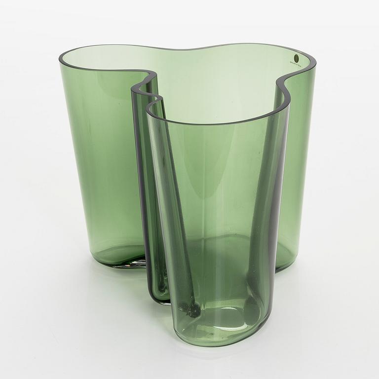Alvar Aalto, a 'Savoy' 50-year jubilee vase, 3030, signed A. Aalto 1936-1986 Iittala 4180/8000.