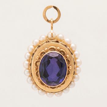 An 18K gold pendant set with synthetic colourchange purple sapphires and cultured pearls.