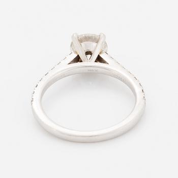 Round brilliant-cut diamond ring, De Beers, with GIA-certificate.