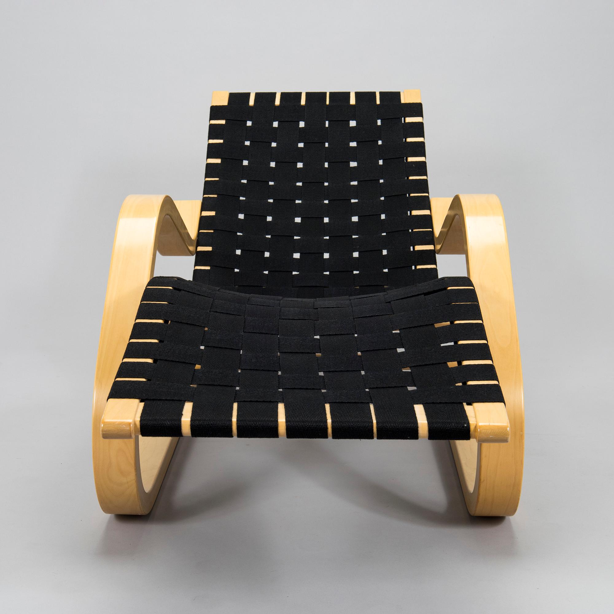 Alvar Aalto, A 1980's chaise Lounge '43' for Artek.