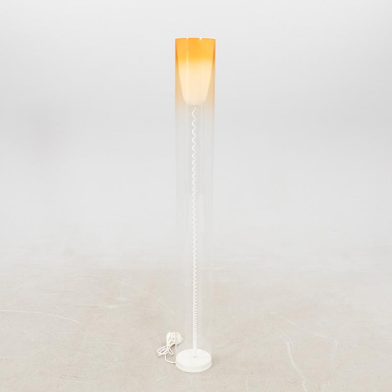 Ferruccio Laviani, golvlampa "Toobe" för Kartell 2000-tal.