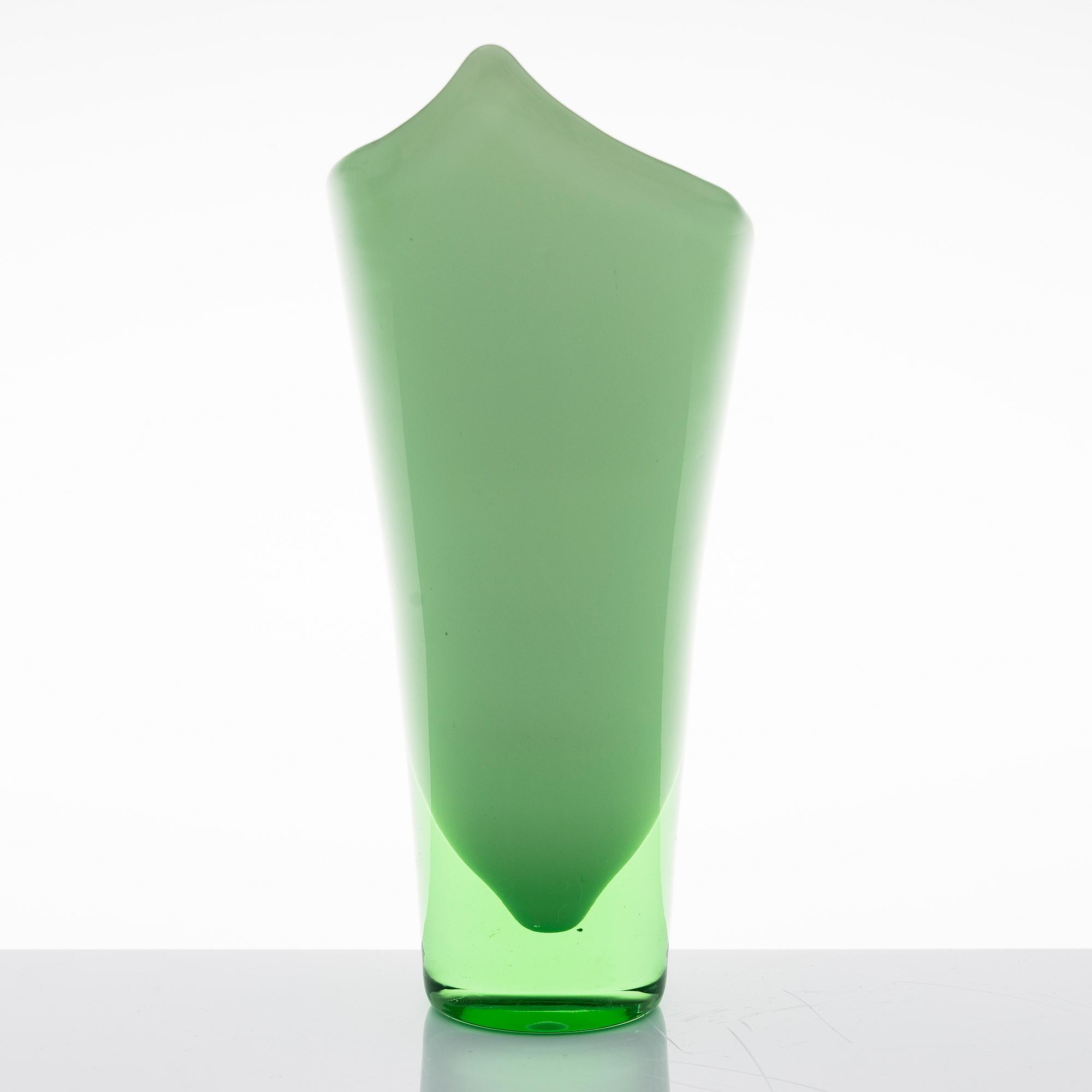 GUNNEL NYMAN, A 'Calla' vase signed Riihimäen Lasi Oy, Gunnel Nyman.