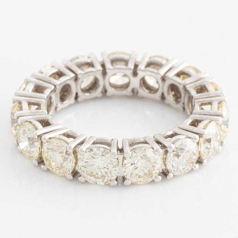 Ring full eternity with brilliant-cut diamonds totaling 6.12 ct.