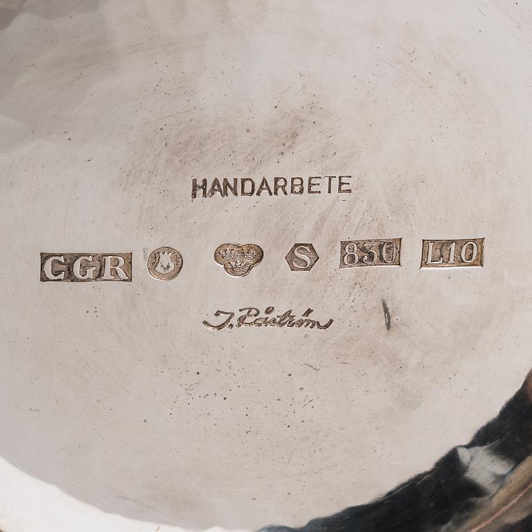 Skål, silver, och ljusstakar, ett par, silver, Sverige 1985 resp. 1959.