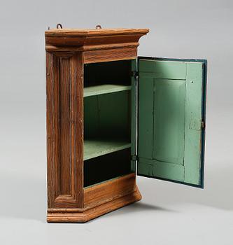 HÄNGSKÅP, 1800-tal.