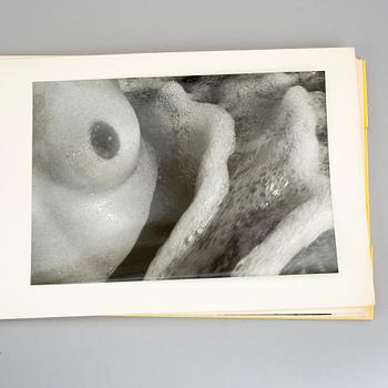 LUCIEN CLERGUE, album med 11 gelatinsilverfotografier, vintage. Numrerad 192, upplaga 250.