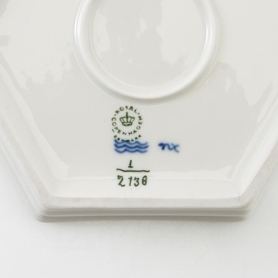 Service approximately 42 pieces "Musselmalet rifflet/halvblonde" Royal Copenhagen Denmark porcelain first half of the 20th century.