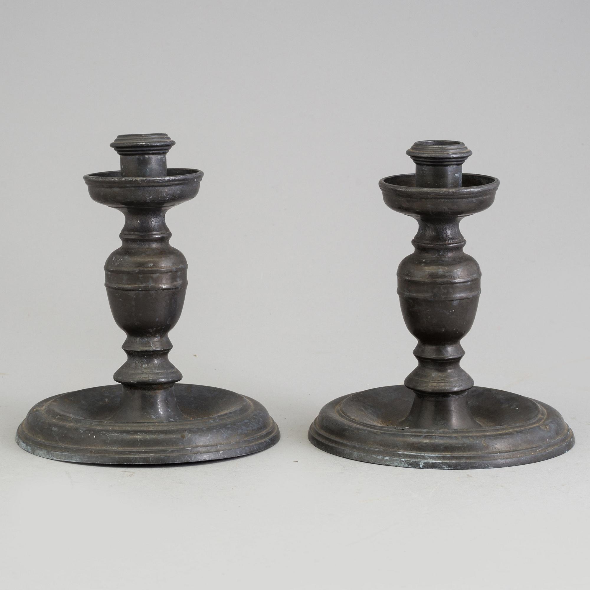 A PAIR OF BARQUE PEWTER CANDLESTICKS, 17th/18th century.