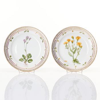 A set of 12 Royal Copenhagen 'Flora Danica' plates, Denmark, 20th Century.