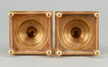 LJUSSTAKAR, ett par, gustaviansk stil, Gusums Bruk, 1900-talets första hälft.