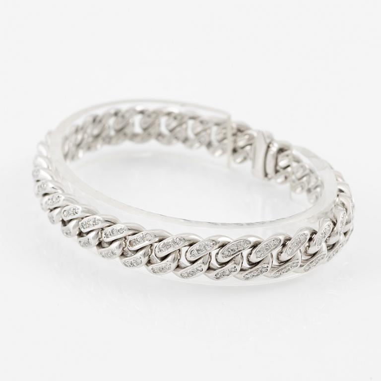 Bracelet 18K white gold with eight diamonds.