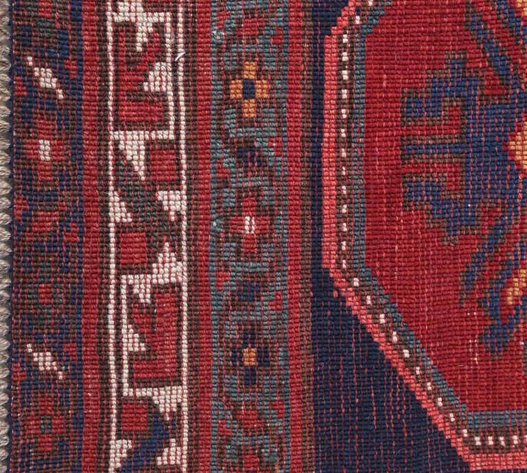 MATTA, antik/semiantik Kazak. Ca 242x164 cm.