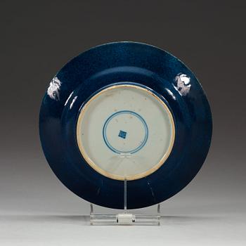 FAT, tre stycken, porslin. Qing dynastin, 1700-tal.