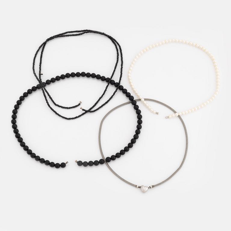 Ole Lynggaard, lås, hjärtformat 18K vitguld med briljantslipade diamanter med 4 collier.