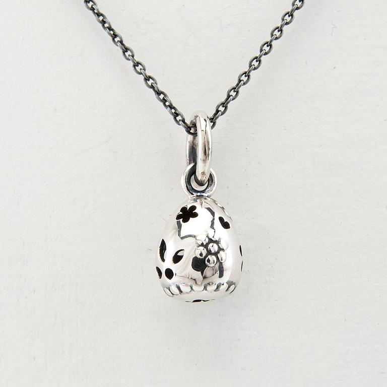 Ole Lynggaard, "Lace Egg" necklace in silver with an oxidised chain.