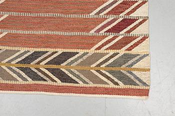 Ingrid Dessau, probably, a carpet, flat weave, not signed, ca 348 x 173 cm. Sweden 1955.