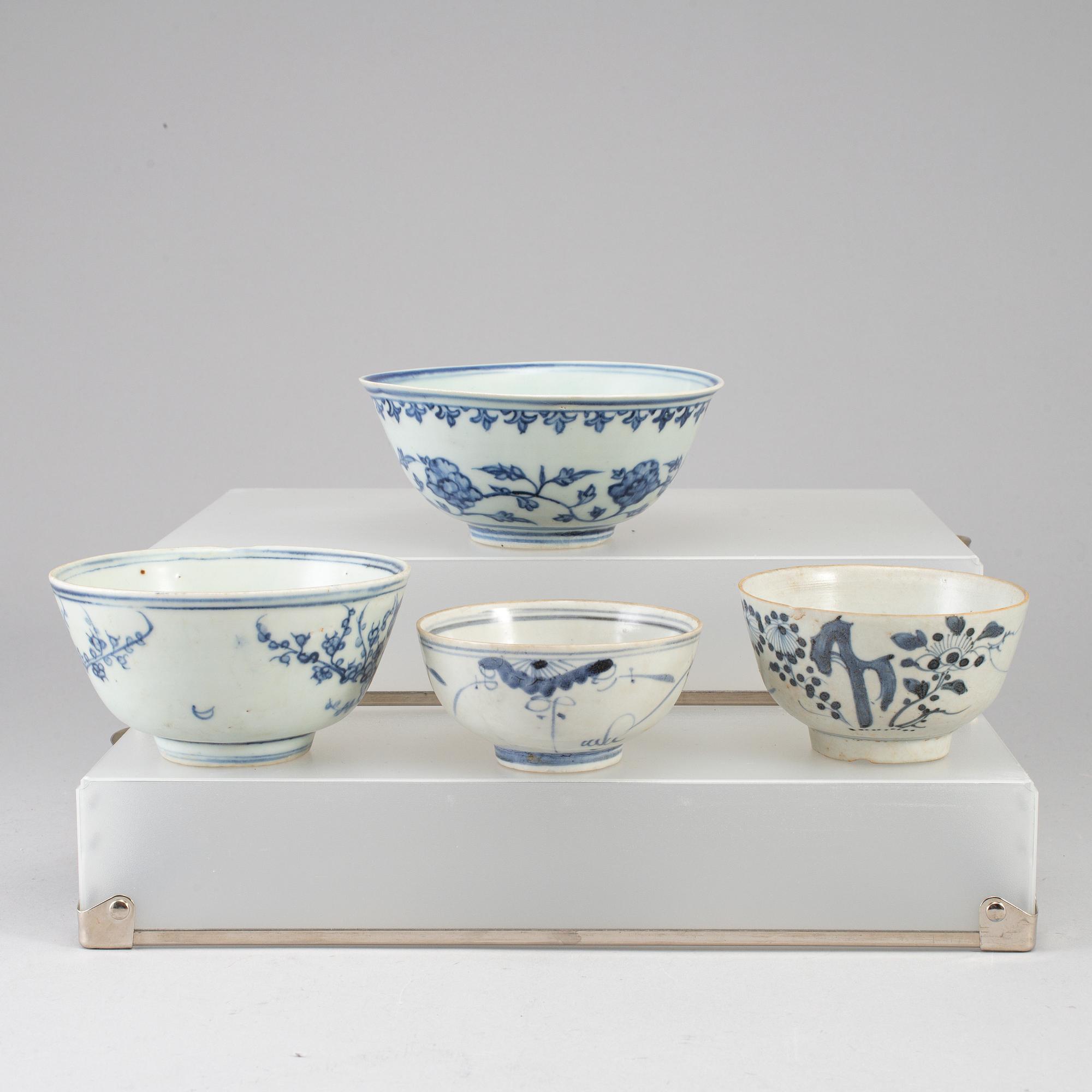 Four blue and white ceramic bowls, Qing dynasty, 19th century.