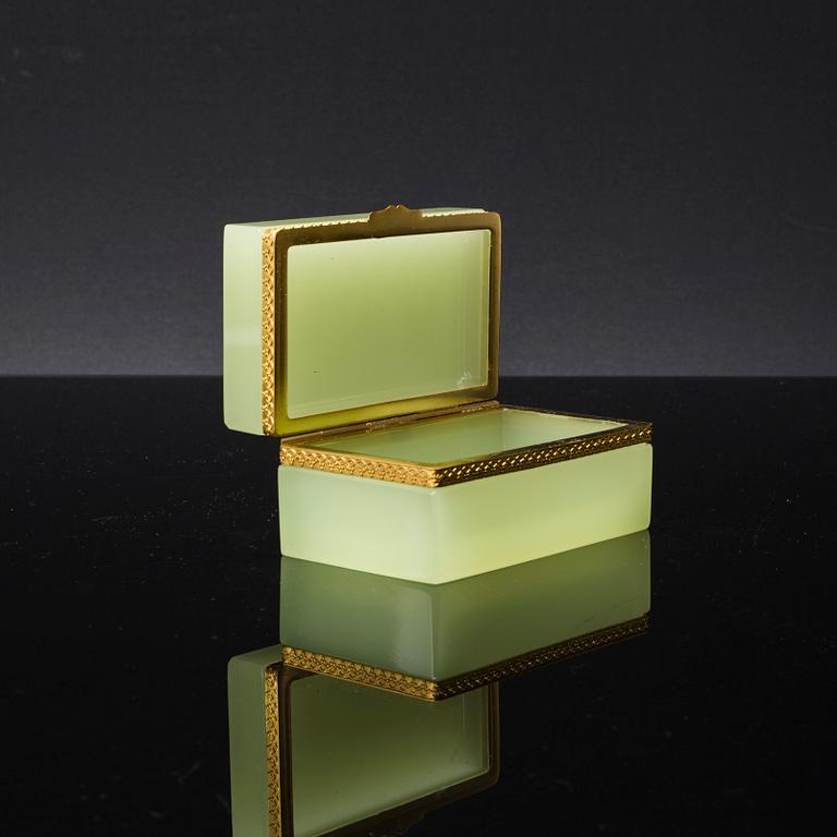 A FRENCH GLASS BOX, first half of 20th century.