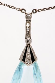Aquamarine pendant on chain, low ct gold, 1 aquamarine height approx 2,5 cm, rose-cut diamonds and probably onyx.
