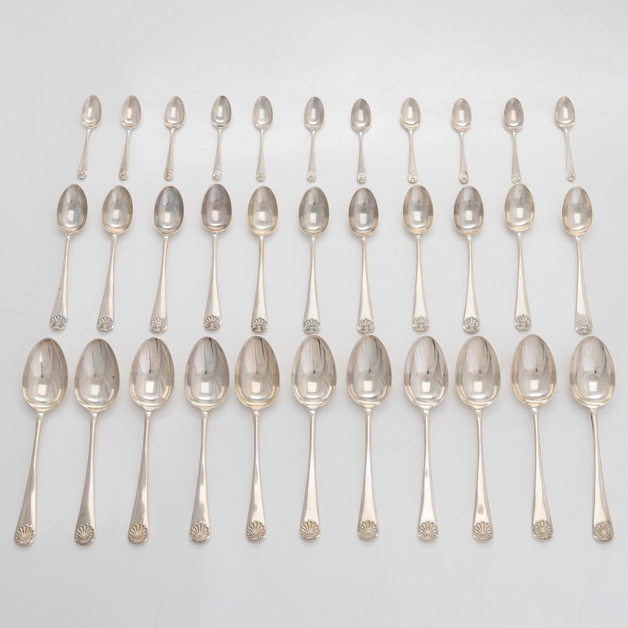 James Robinson, A 99-piece Shell Pattern sterling silver cutlery service, London 1968.