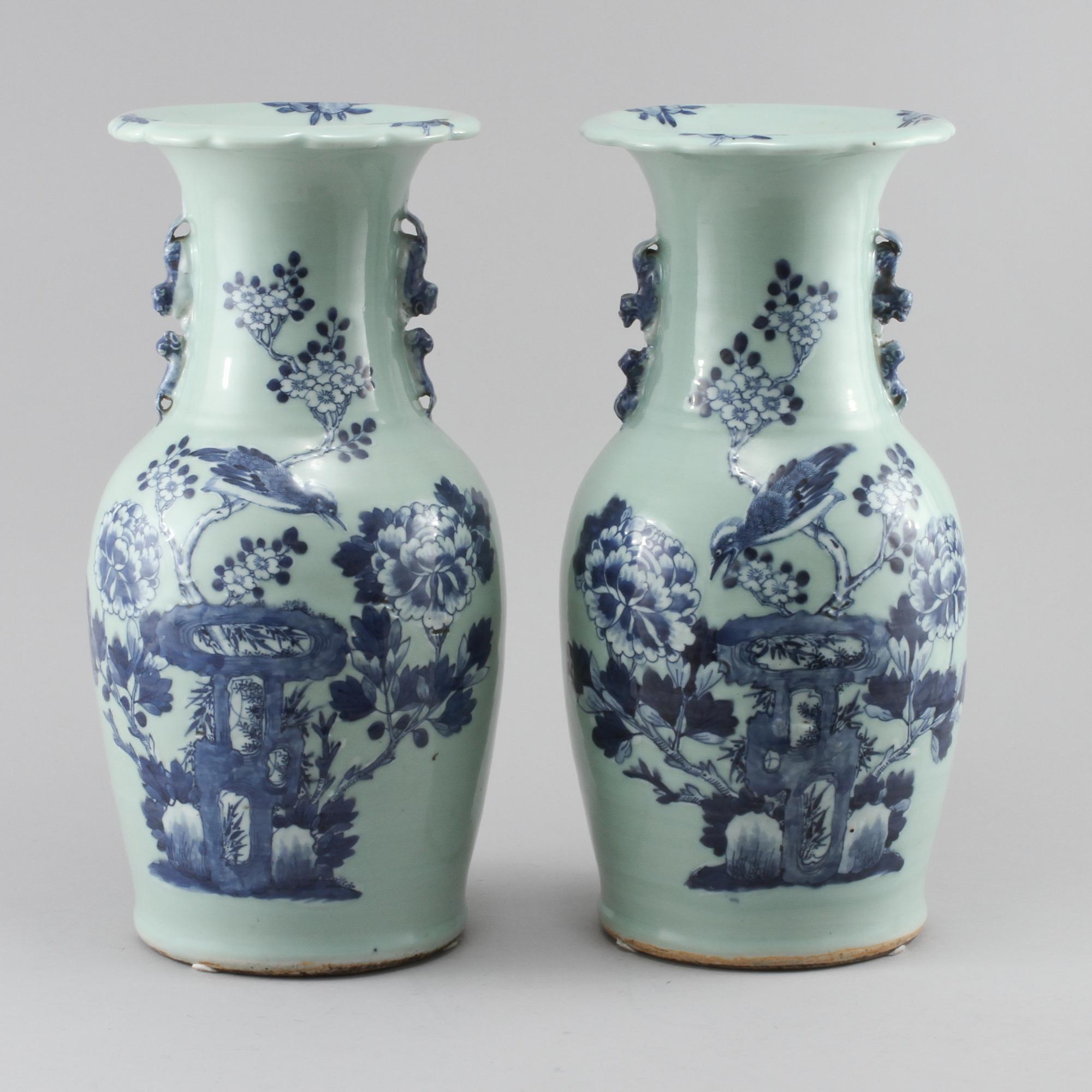 URNOR, ett par, porslin, Kina, 1800-tal.