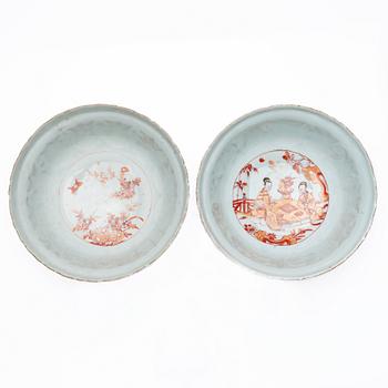 Skålar, två snarlika, porslin. Qingdynastin, tidigt 1700-tal.