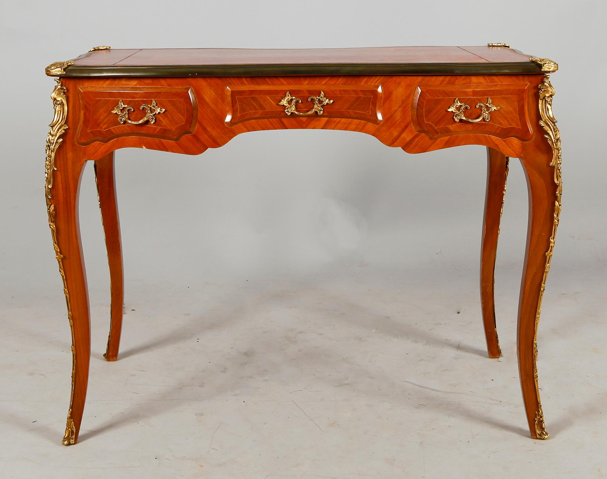 SKRIVBORD, rokokostil, 1900-talets andra hälft.