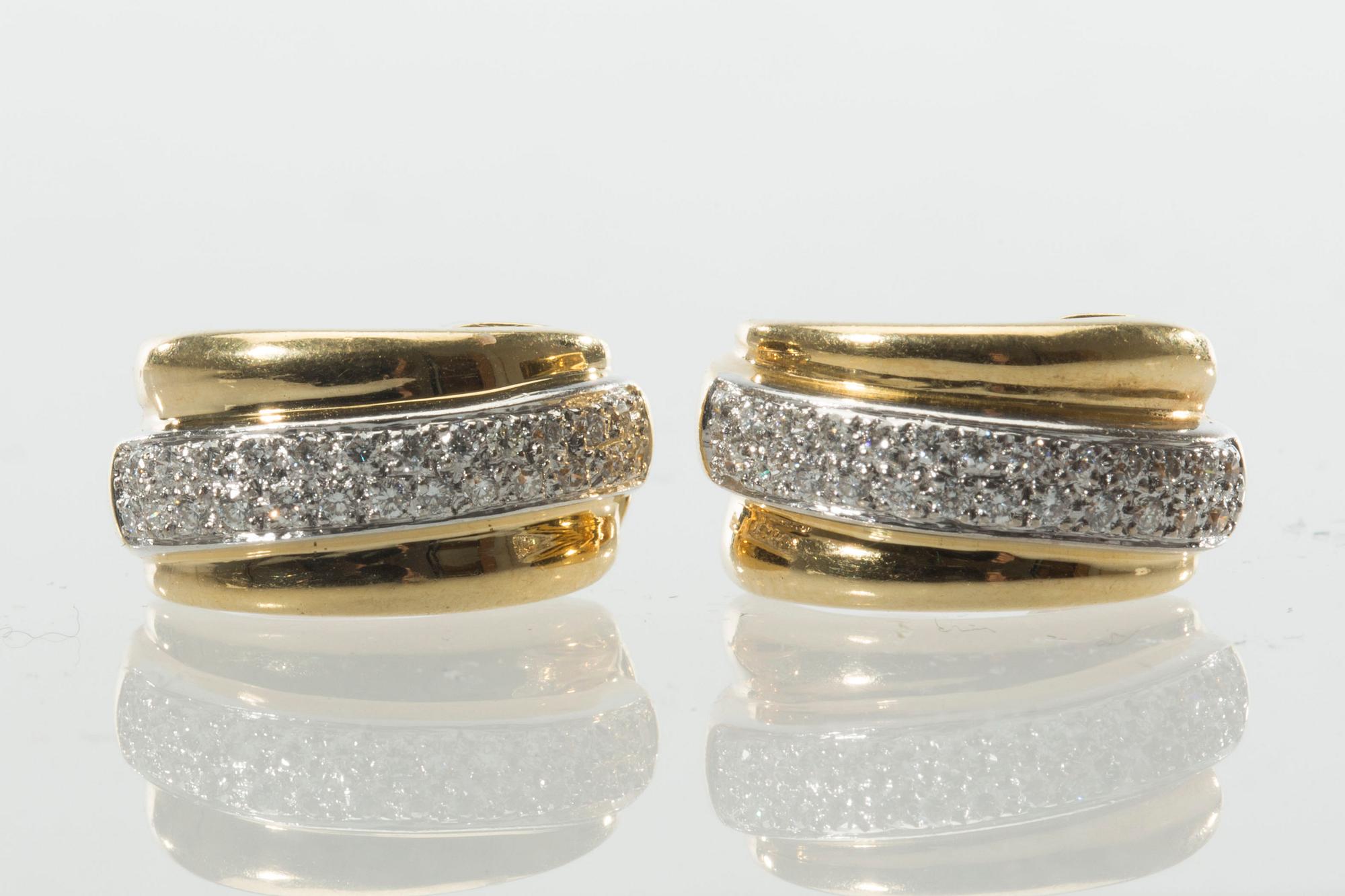 ÖRHÄNGEN, 18 k guld samt vitguld med diamanter ca 0.50 ct. Caroli Juvel, Malmö. Vikt ca 11 g.