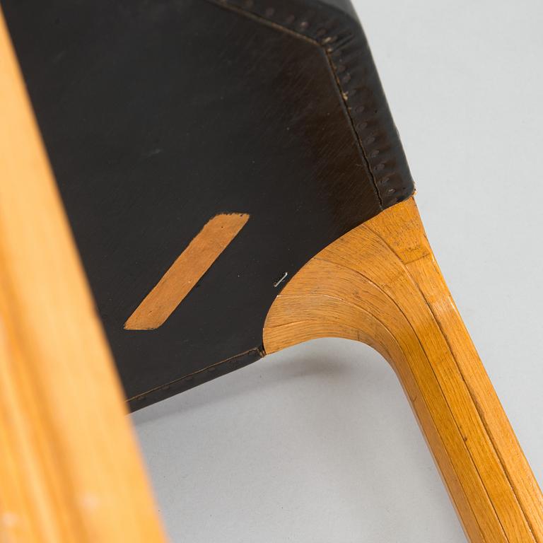 Alvar Aalto, jakkara, mallli X 602, O.Y. Huonekalu- ja Rakennustyötehdas A.B. 1900-luvun puoliväli.
