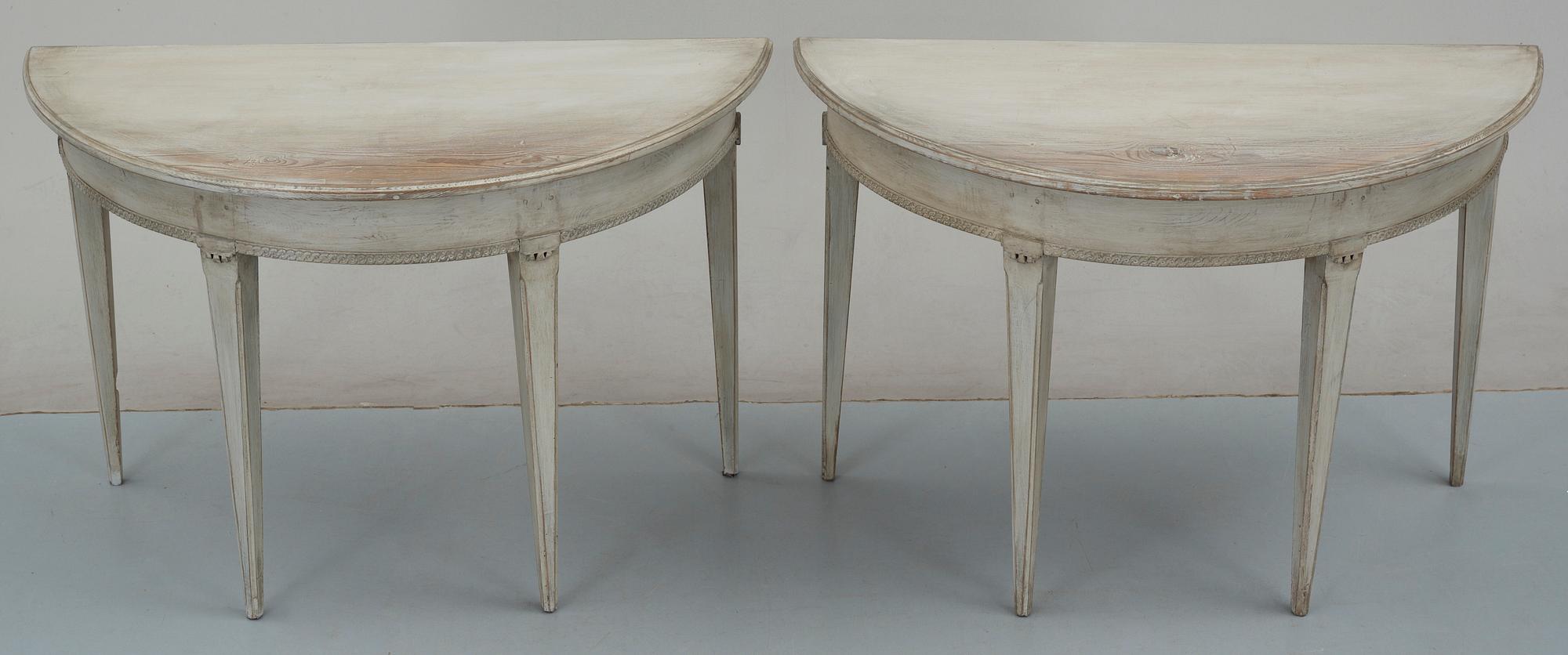 VÄGGBORD, ett par, sengustaviansk stil, 1800-tal.