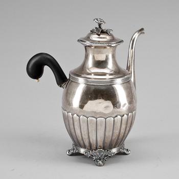 KAFFEKANNA, silver, senempire, Kjellberg, Västerås 1862. Vikt ca 674 gram.