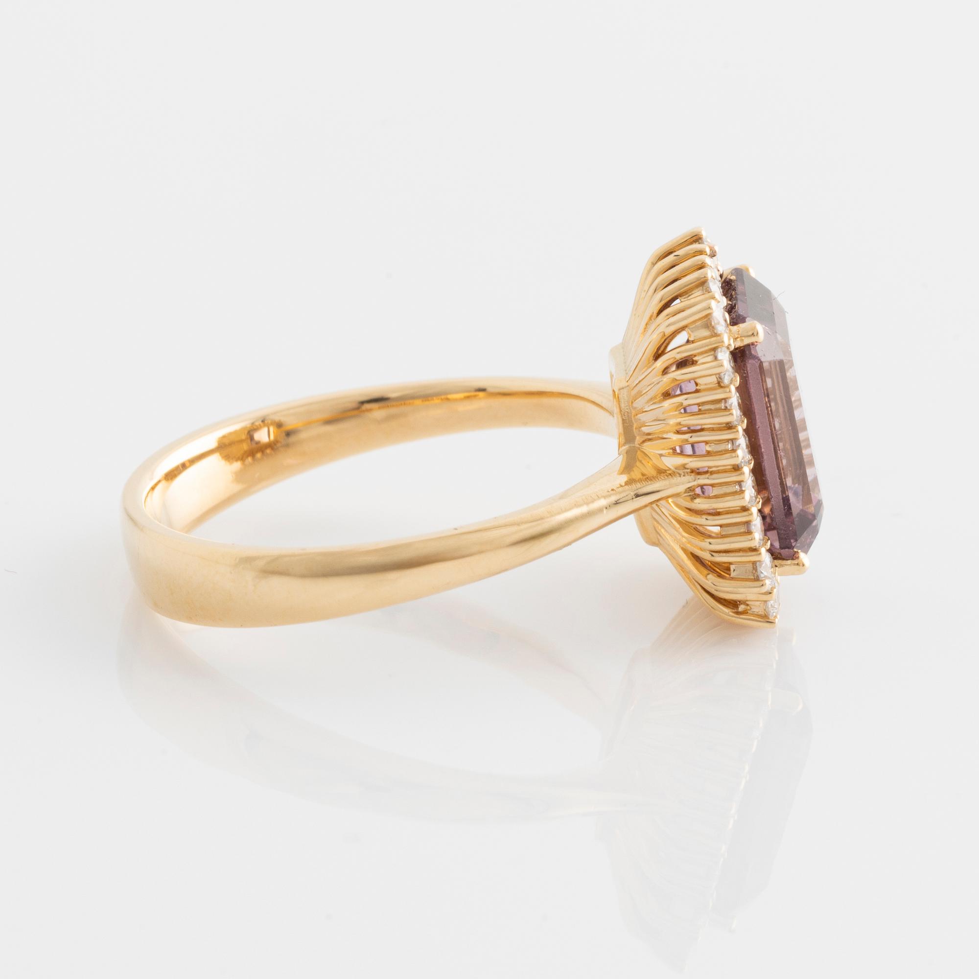 Ring, cocktail ring with tourmaline and brilliant-cut diamonds.