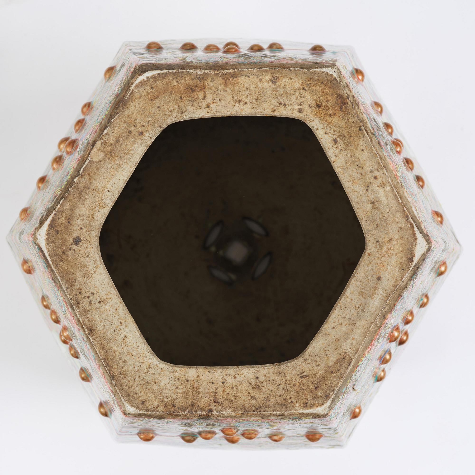 A Chinese Canton porcelain garden seat, around 1900.