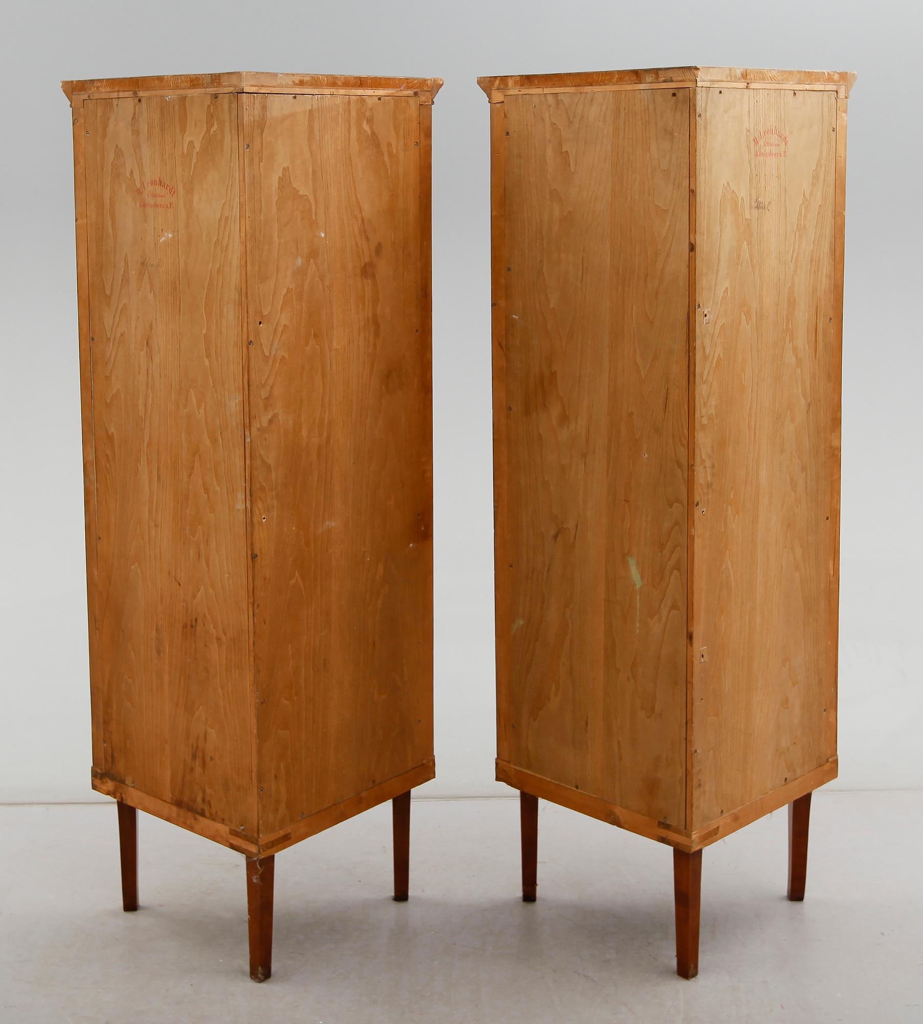 HÖRNVITRINSKÅP, 1 par, empirestil, 1900-talets första hälft.