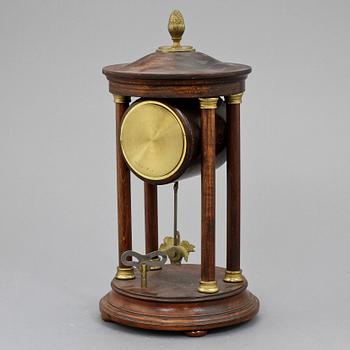 BORDSPENDYL, empirestil, 1900-talets första kvartal.