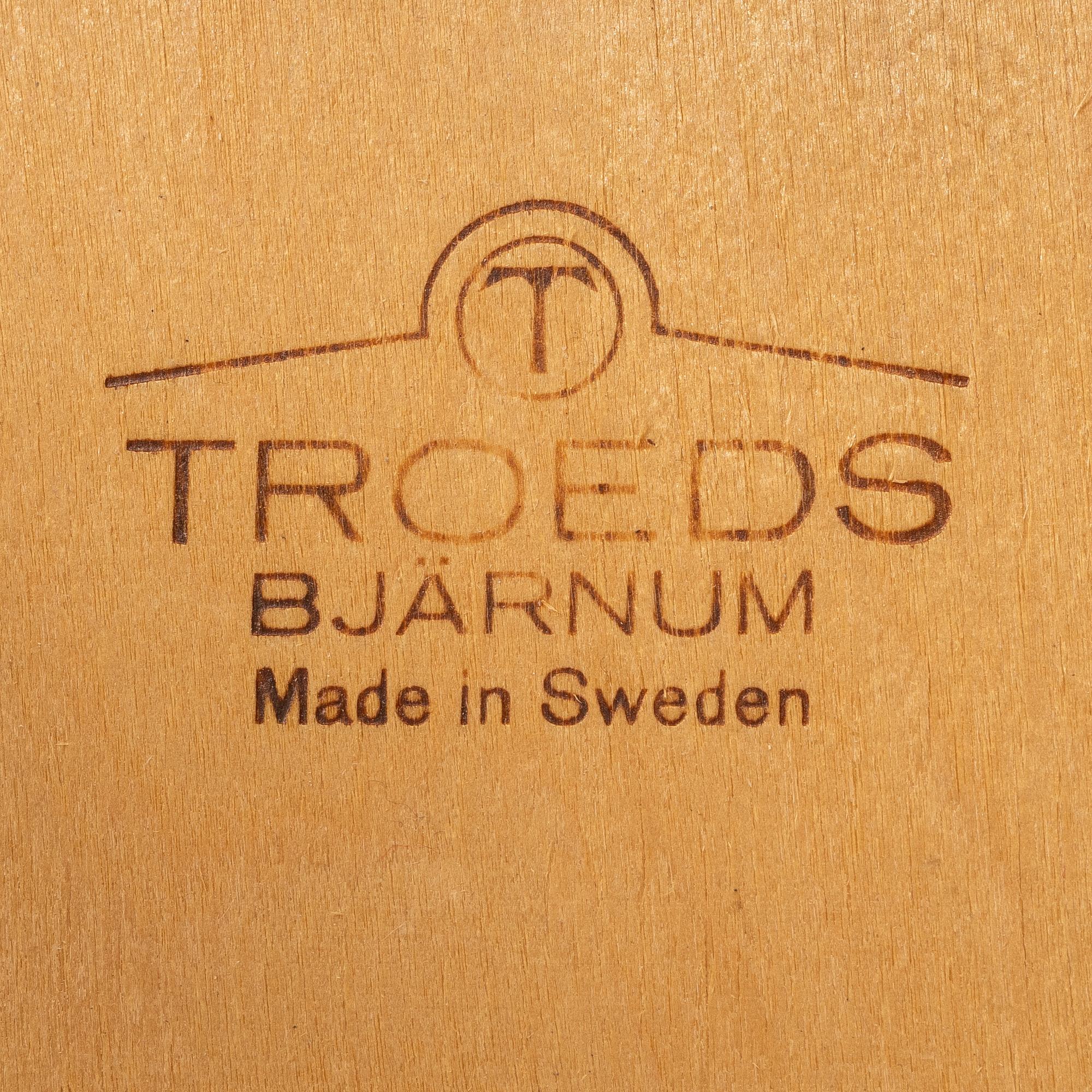 Nils Jonsson, matbord med 6 stolar, Troeds.