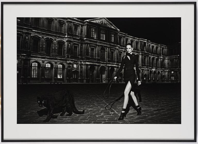 Mikael Jansson, "Freja at Le Louvre", 2010.