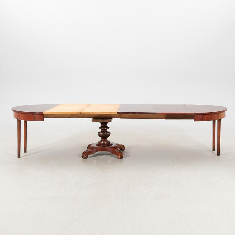 Dining table, mid/second half of the 19th century.