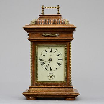 BORDSUR med SPELDOSA, Junghans, nyrenässans, omkr 1900.